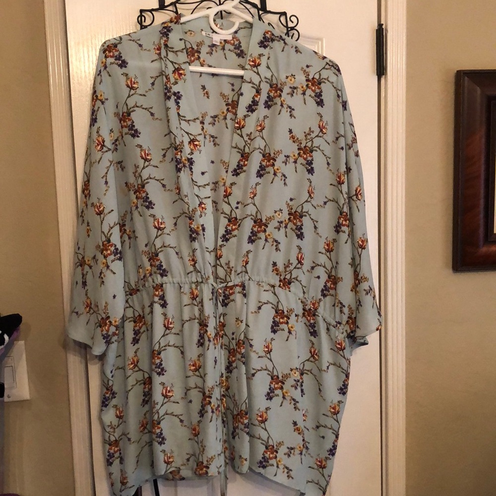 Wrap like kimono goes cute with a pair of jeans